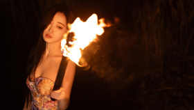 再炽热的火焰，也无法融化夜的寒冷与孤独