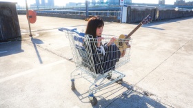 「少女与吉他」