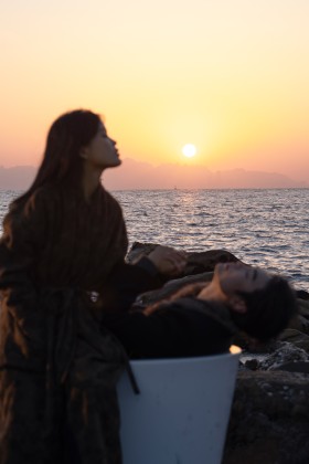 迎着夕阳的盛大拥吻