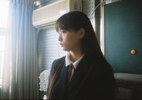 人与人最好的距离应该止步于眼神和擦肩