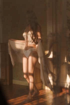 光影褶皱里，藏着私有的浪漫。