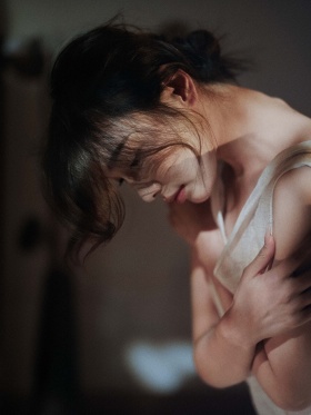 灯影里的纱，揉碎温柔意