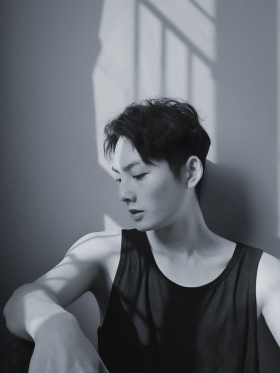 人像不必浓妆，本真即是绝色。