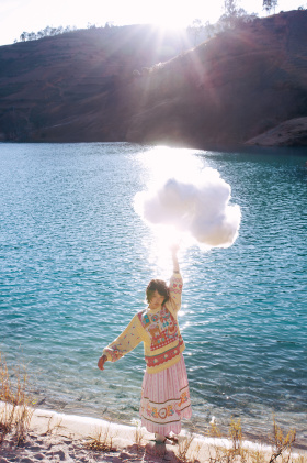 想把那朵云彩带回家