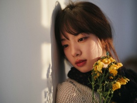 偷一段冬日房间的松弛日光