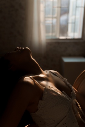 一束光，把慵懒揉进时光里。