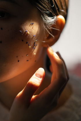 今天的情绪，是被光和白纱裹住的柔软