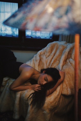 这间屋子，装得下我所有的静与暗。