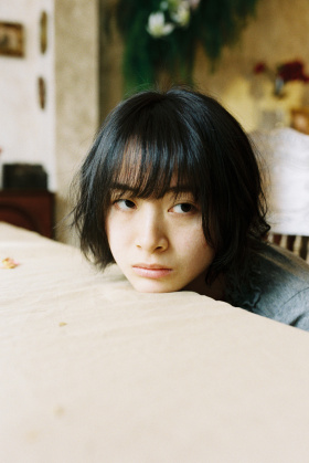 像救赎的光又像坠落的灰