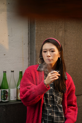 微雨巷陌，烟随影动