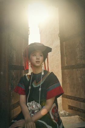 彝族少女