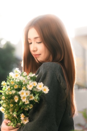 那隐藏的感情如这花一样枯萎逝去