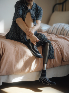 你看，生命真的能从裂缝里开花