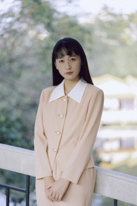 我本是槐花院落闲散的人