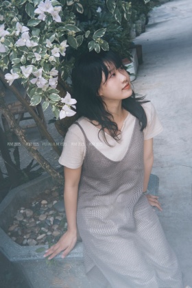 夏尽意未犹，一树白花开