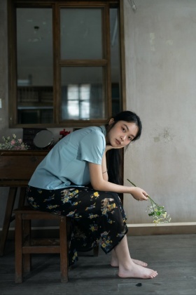 像一只迷失森林的小鹿