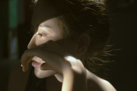 在光影里游弋和聚散