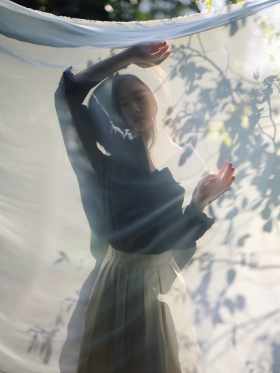 万物在你看向她的一瞬间苏醒