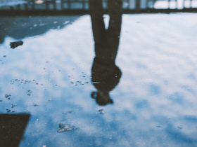 旧楼 远山 少年