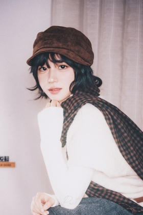 檐下听风，晴光慢煮