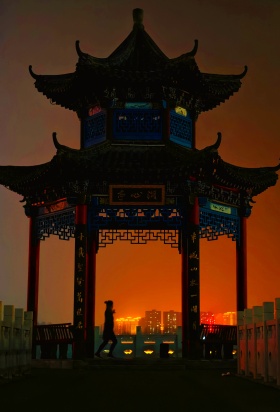 湖中给大家使用的亭子