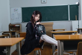 教室の水手服JK少女