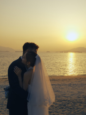 落日沉沦，爱逐渐升温