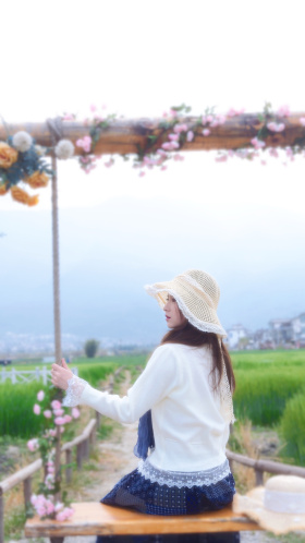 《木窗与绿野》