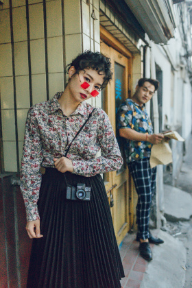 复古老巷子情侣