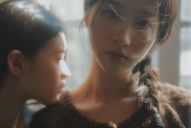 你是我藏在逆光里的温柔