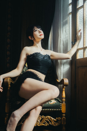 暗调轻私房情绪人像