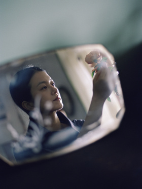 镜中的她｜有一种故事感