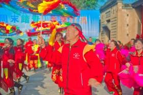 龙窝酒厂祭酒神开窑仪式