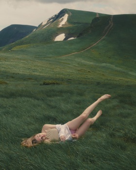 情绪人像 | 摄影师Maria Raymers