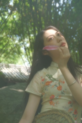 静置一枝白，心自澄明