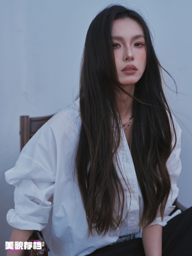 白衬衫的慵懒时刻