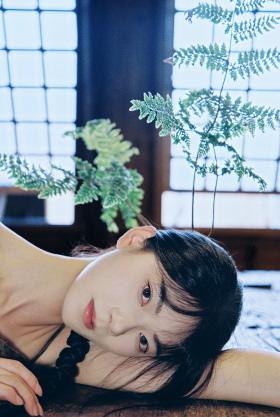 她身上有股清冷的木质调