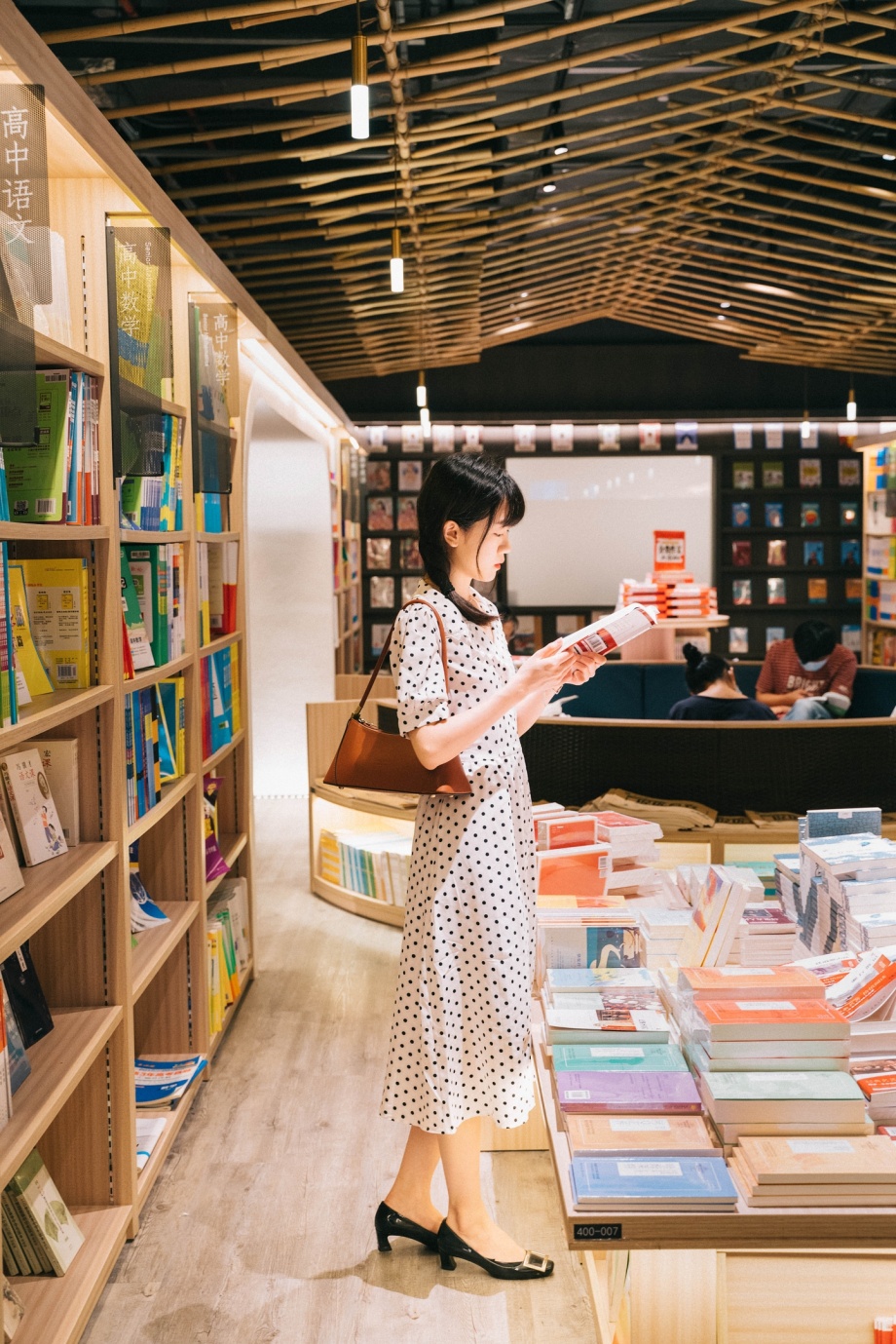 书店少女写真